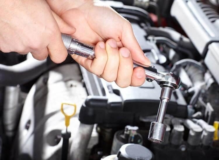 Aazz Agency team working on a project.